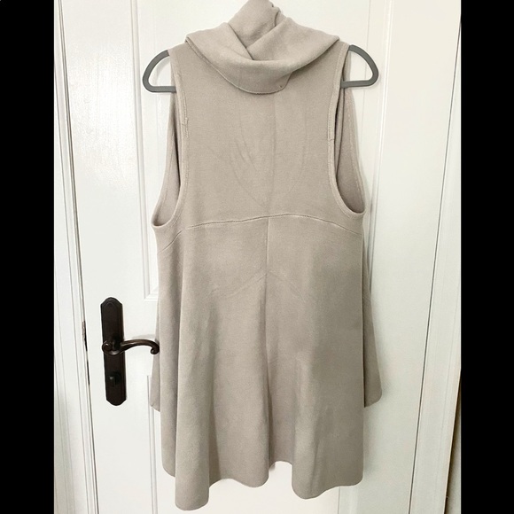 Beautiful waterfall sleeveless-sweater - Picture 2 of 2
